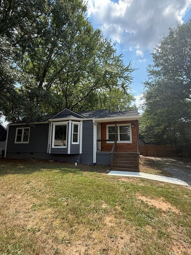 Building Photo - Beautifully Renovated Home in Prime Smyrna...