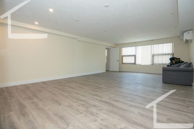 Photo - EXTREMELY MODERN 2 bed Stunner near BU for...