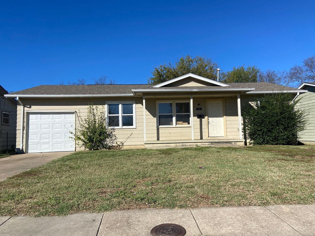 3 Bedroom Home in Northgate Neighborhood - 3 Bedroom Home in Northgate Neighborhood