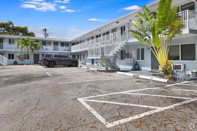 Building Photo - Newly Renovated spacious one bedroom one b... Unit 8 Rental