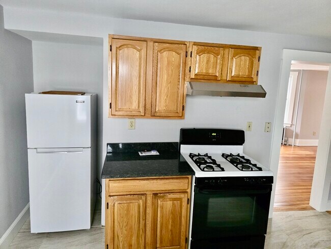 Building Photo - 31 Kenberma Rd Unit 2 Rental