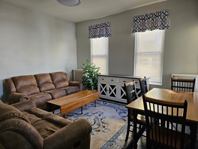 Building Photo - 935 N 5th St Unit 2