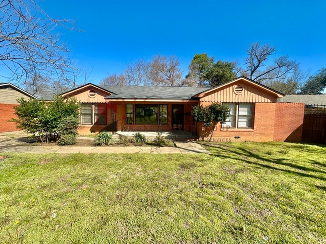 Building Photo - Available! 3/1.5 Single-Family Home in Tyler!