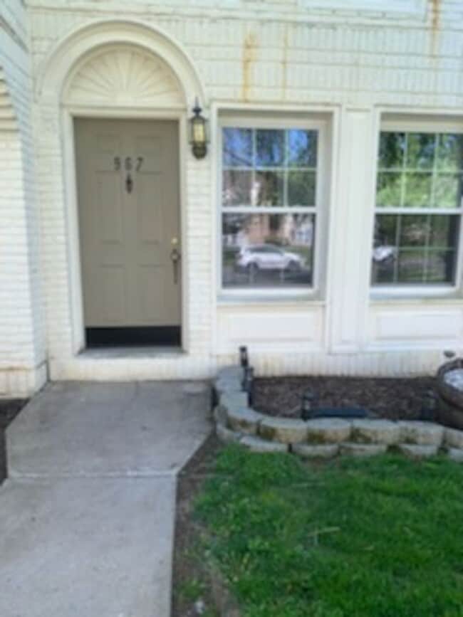 Photo - 967 Stratford Ct