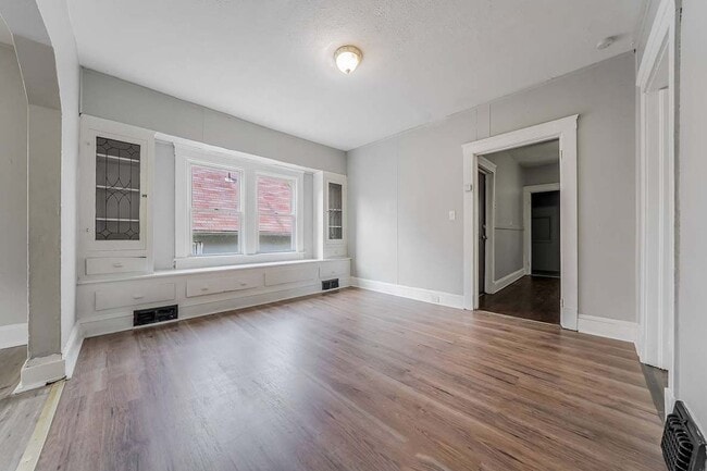 Building Photo - 3484 W 58th St Unit Up