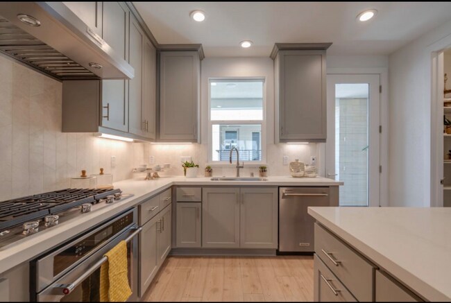 Photo - 1423 Venice Ter