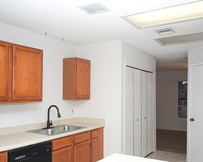 Photo - 8011 Sunshine Trail Dr