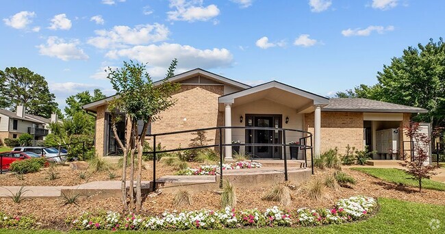 Building Photo - The Ashton Apartments