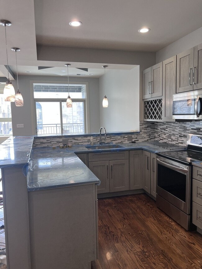 Photo - 1208 E 64th St