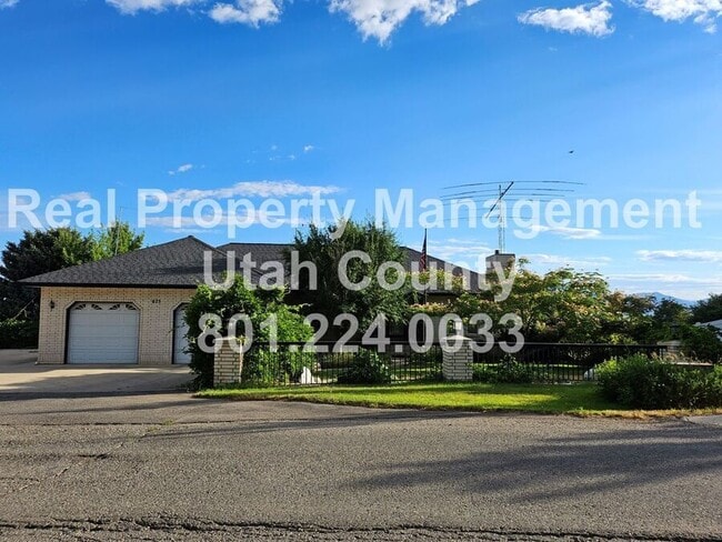 Building Photo - 675 Park Dr Rental