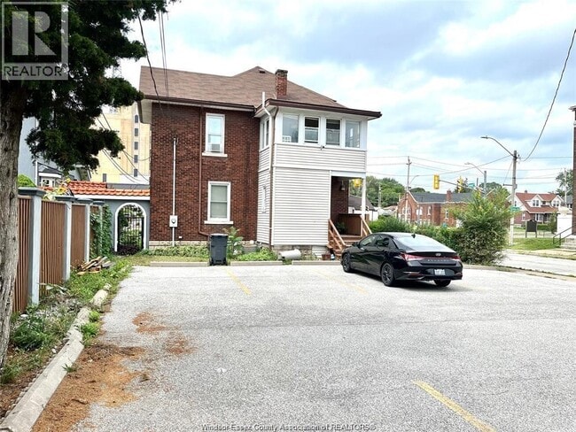 Photo - 95 Giles Blvd E