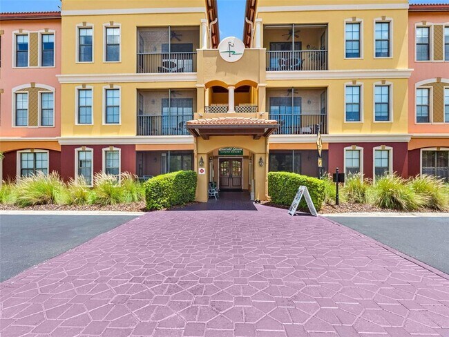 Building Photo - 13941 Clubhouse Dr Unit #203
