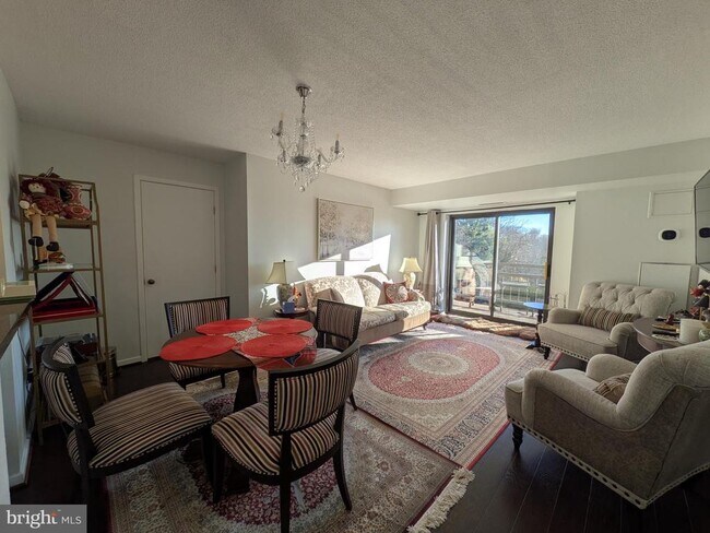 Building Photo - 2111 Wisconsin Ave NW Unit 317