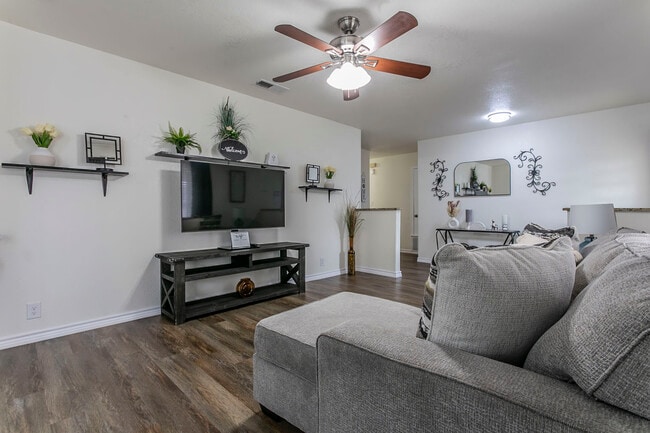 Photo - 4103 Willow Green Drive