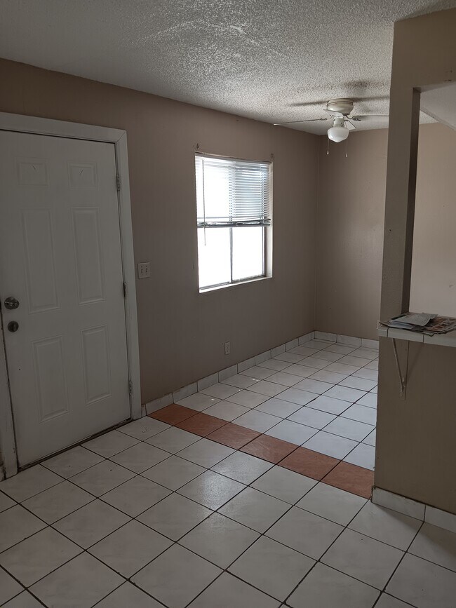 Photo - 2304 Saturn Ave Unidad B
