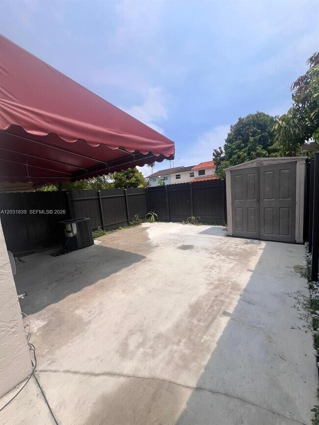 Photo - 1074 W 38th St