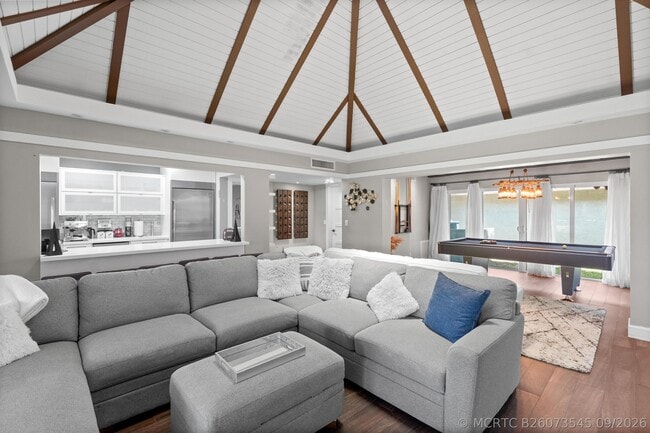 6106 Royal Poinciana Ln