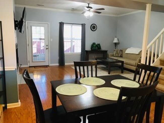 Photo - 409 Wrought Iron Bend