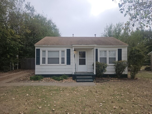 Building Photo - (2) Bed/(1) Bath Avail NOW!