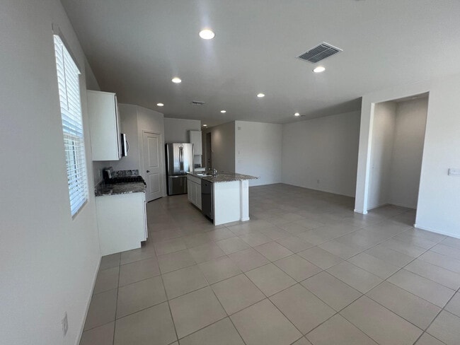 Photo - 15645 W Desert Hollow Dr