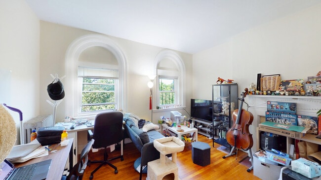 Building Photo - 1073 Beacon St Unit 7 Rental
