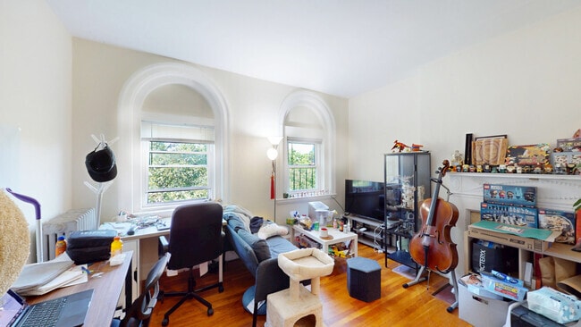 Building Photo - 1073 Beacon St Unit 7 Rental