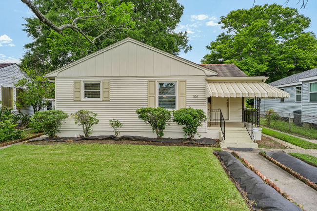 Photo - 555 Honore Dr House