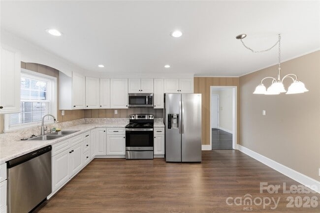 Photo - 4000 Fieldcrest Rd