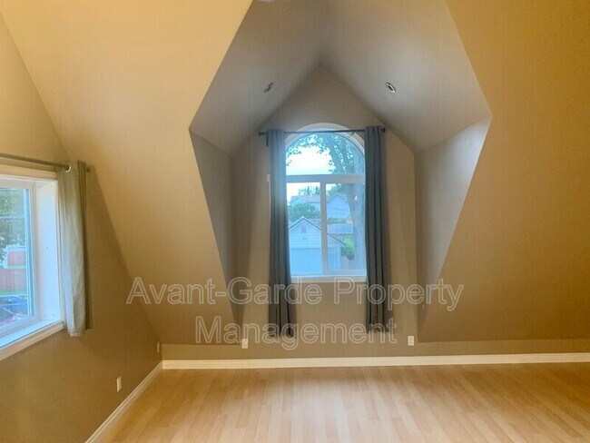 Photo - 9116-9194 94 Ave NW
