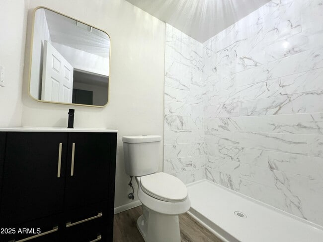 Photo - 946 E 12th St