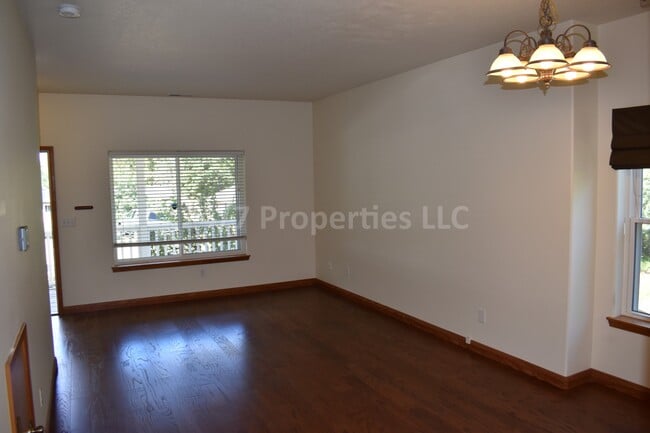 90 Alder St
