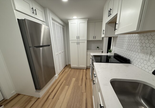 Photo - 717 Asbury Ave Unidad 3rd Floor