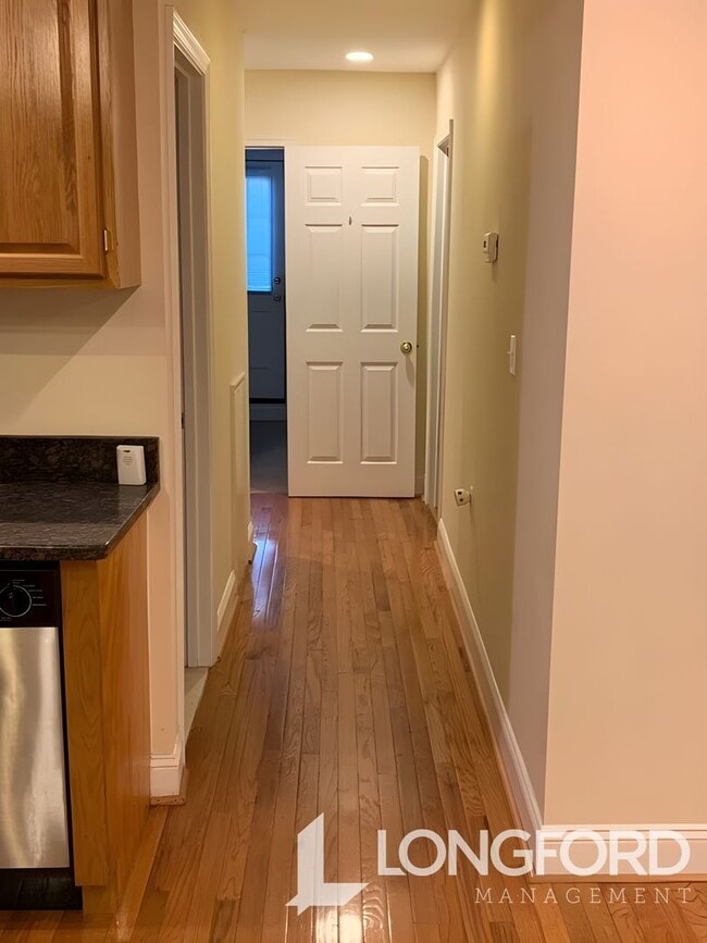 Photo - Spacious 2 Bed English Basement!  APPLY TO...