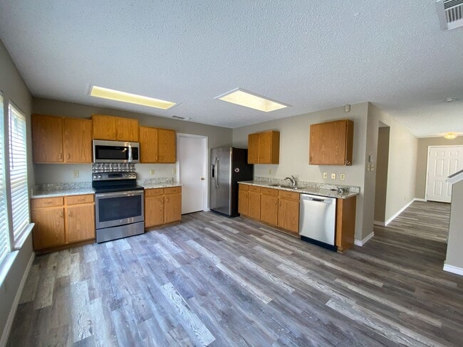 Building Photo - Beautiful 3/2 home in Hunters Mill!