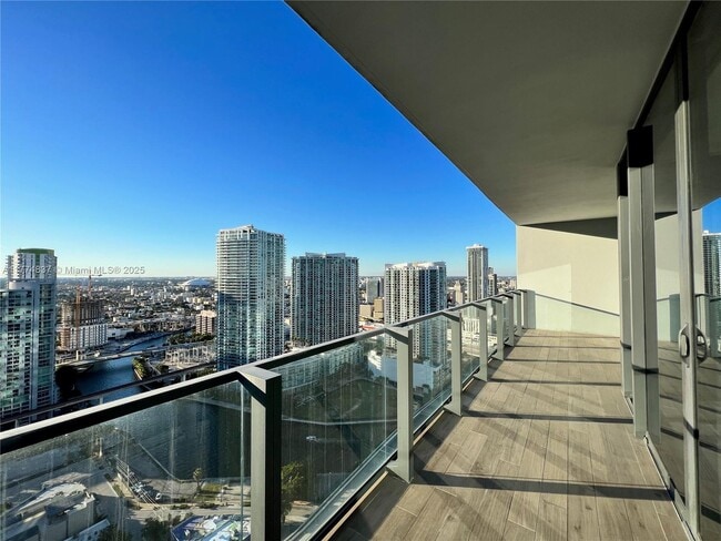 68 SE 6th St