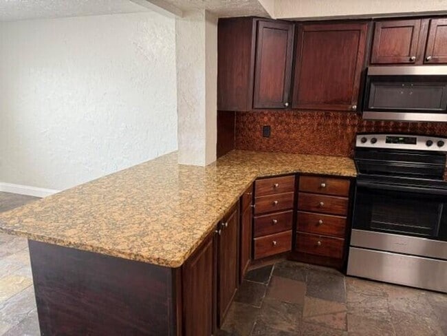 Photo - 103 NE 28th St