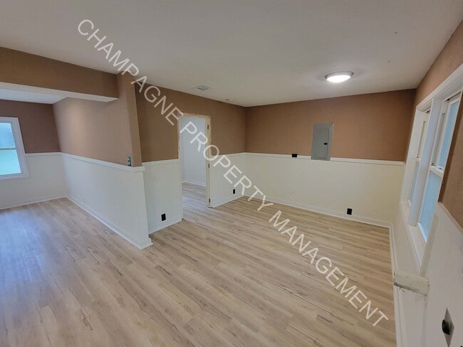 Photo - Large home in Ruskin!