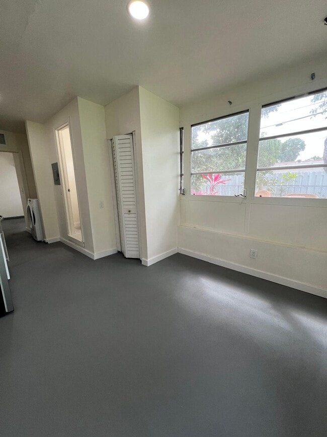 $1500 monthly - 6980 NW 25th St Unit Rick