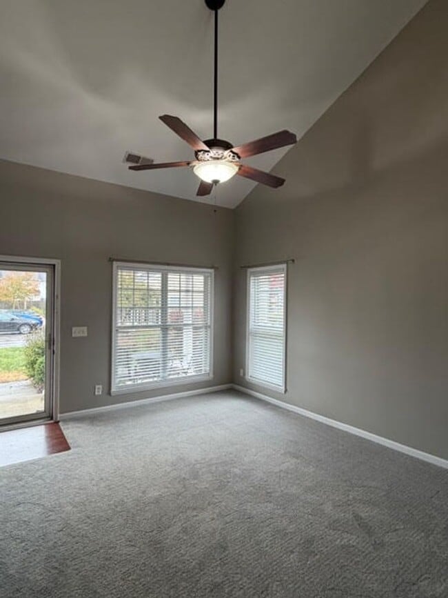 Photo - ~~ Beautiful Townhome in Brightwood Farms ~~