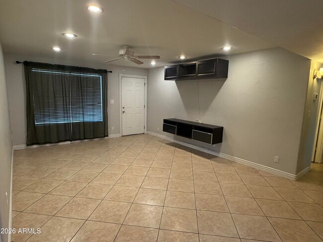 Photo - 127 E Harvard Dr