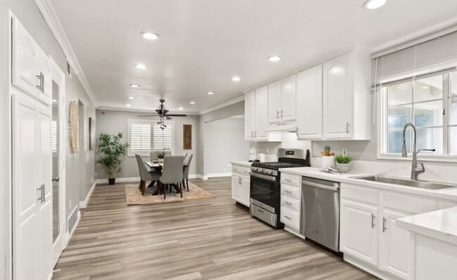 1322 E Elsmere Dr