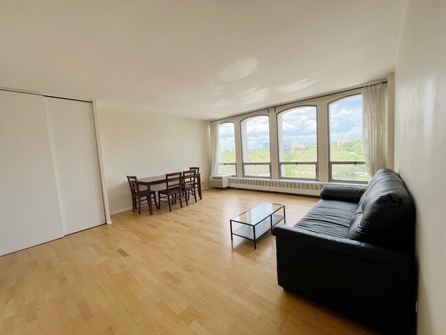 Photo - 1401 E 55th St