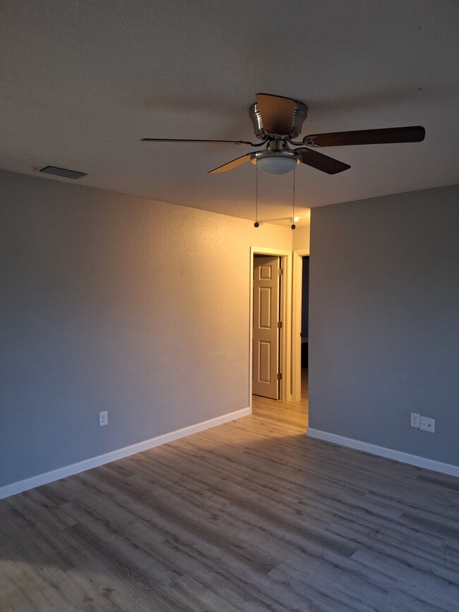 Photo - 1295 Schumann Dr