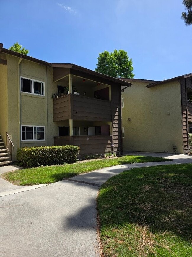 Two Bedroom Upper Unit Condo in Oceanside - Two Bedroom Upper Unit Condo in Oceanside