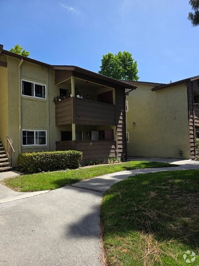 Building Photo - Two Bedroom Upper Unit Condo in Oceanside
