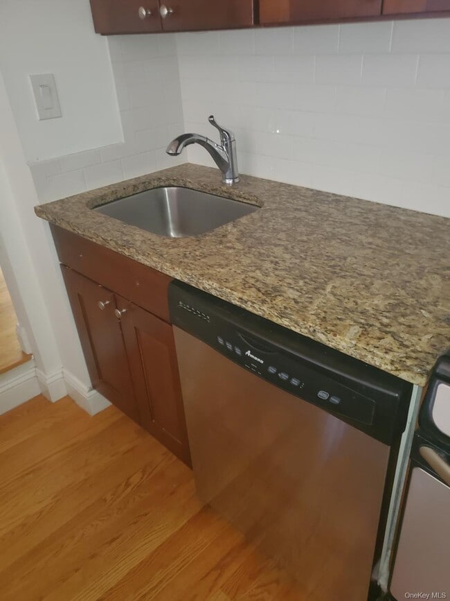 Building Photo - 58 Main St Unit Main Street