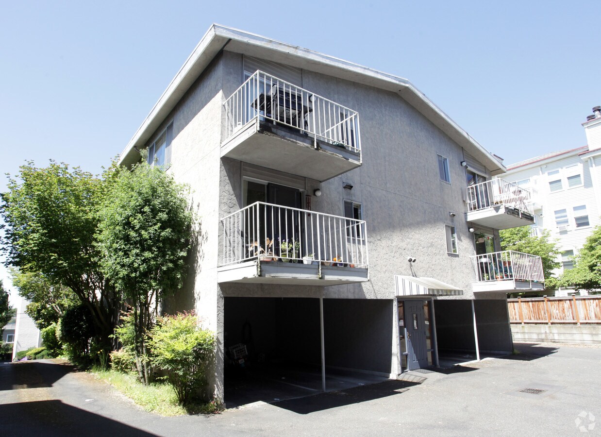 Photo - 20) 8746 Phinney