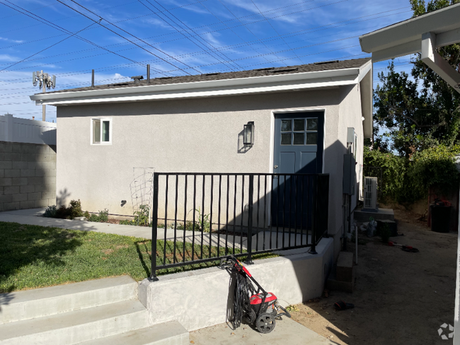 Building Photo - 9424 Crebs Ave Rental