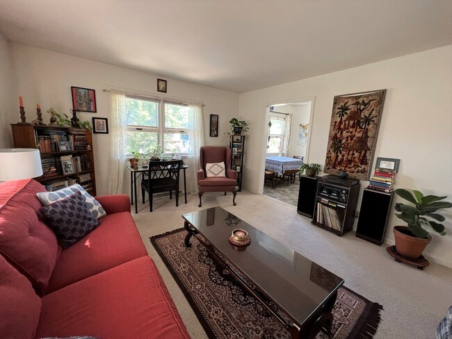 Photo - 103 W Oregon St