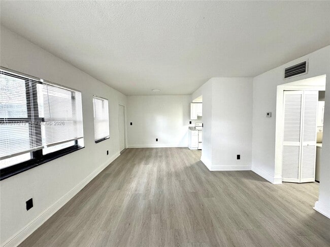 Photo - 1525 NE 135th St Unit 2